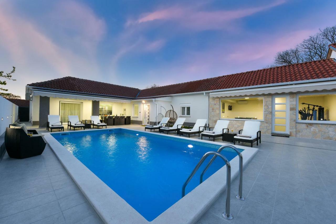Villa Mare - With Heated Pool ซาดาร์ ภายนอก รูปภาพ