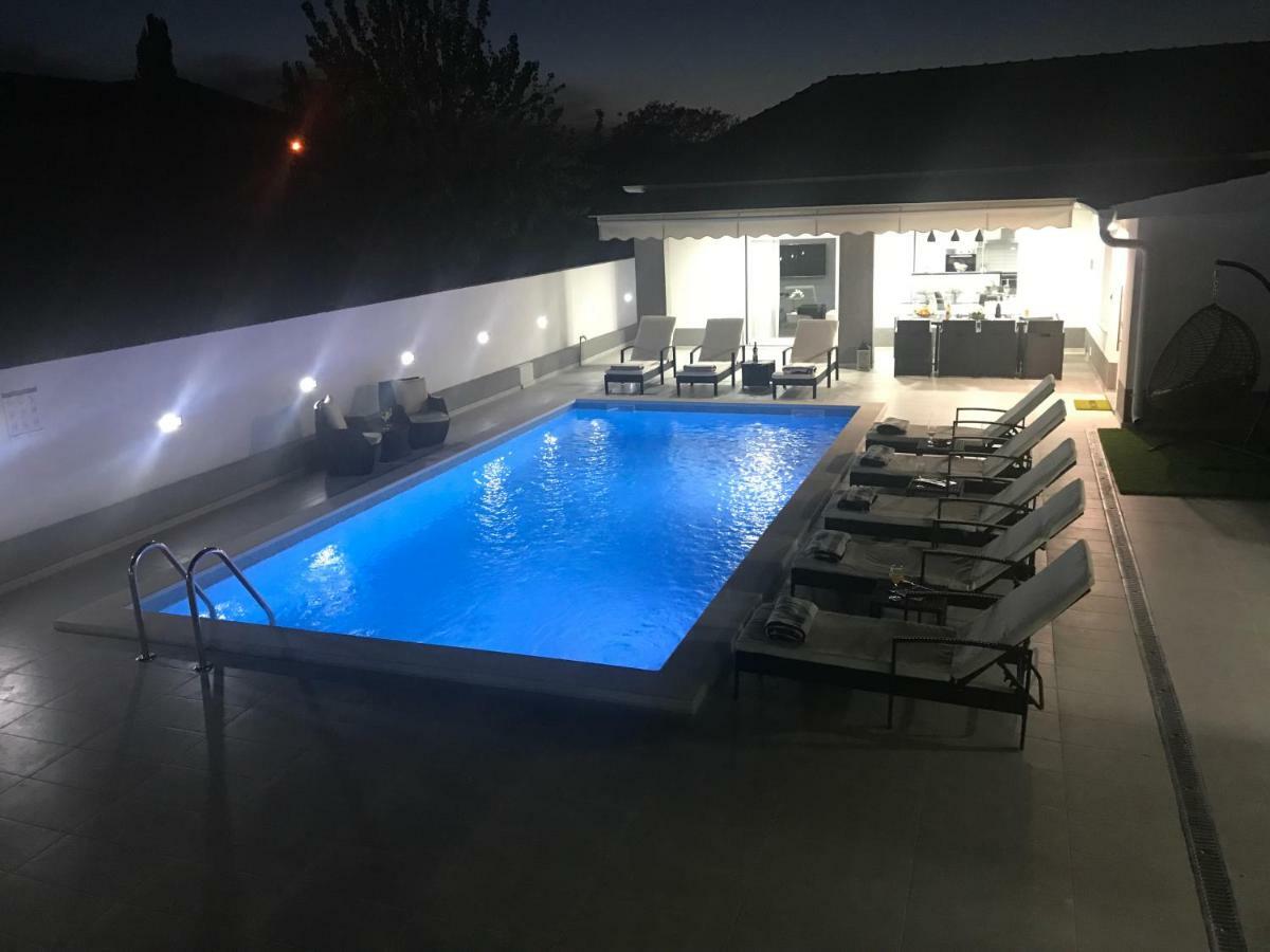 Villa Mare - With Heated Pool ซาดาร์ ภายนอก รูปภาพ
