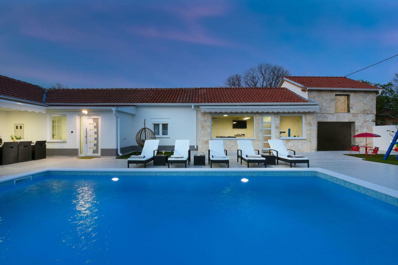 Villa Mare - With Heated Pool ซาดาร์ ภายนอก รูปภาพ