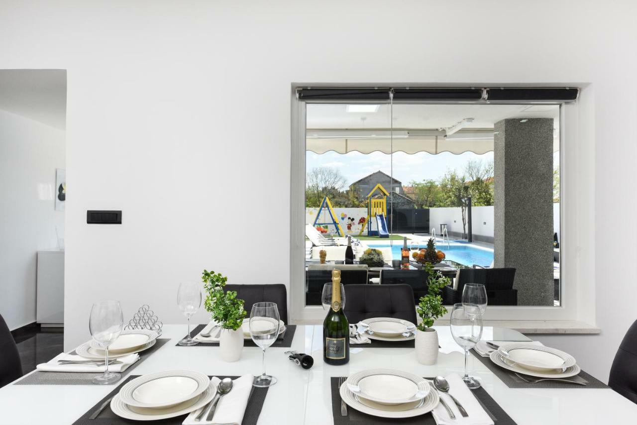 Villa Mare - With Heated Pool ซาดาร์ ภายนอก รูปภาพ